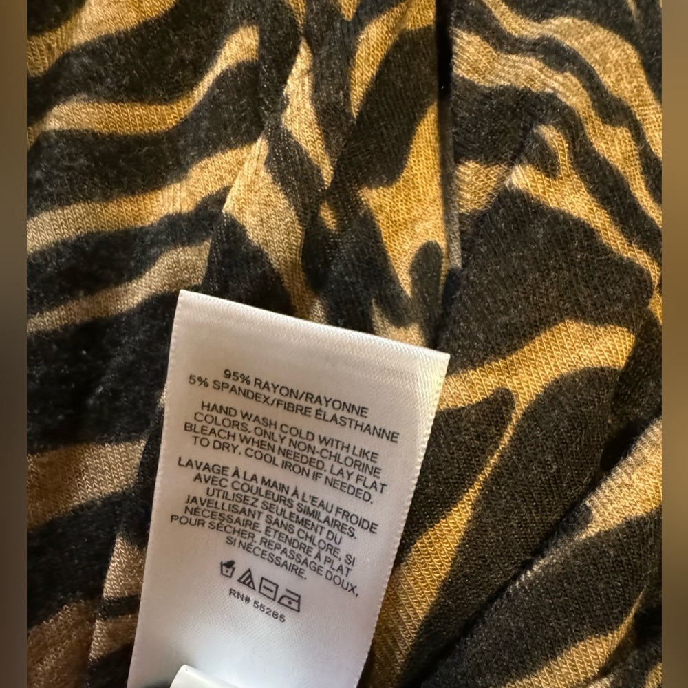 Express Animal Print Top🖤 - Picture 8 of 11
